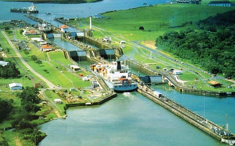 Canal do Panamá mantém redução no tráfego de navios por conta da seca