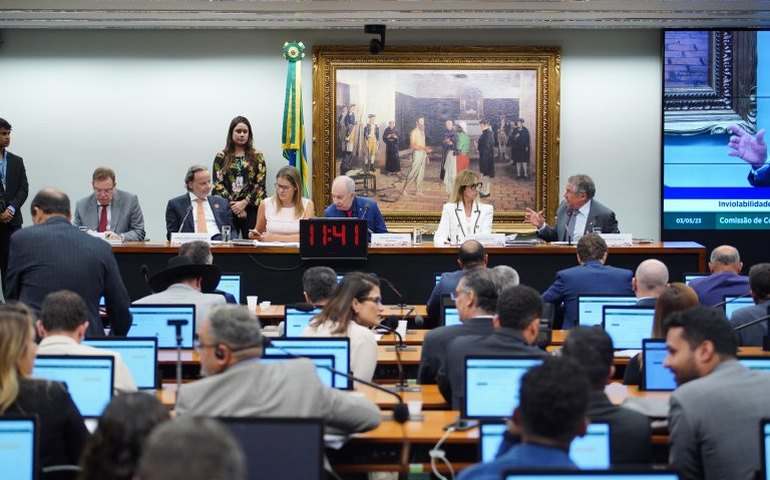 Debatedores divergem sobre limites à imunidade parlamentar