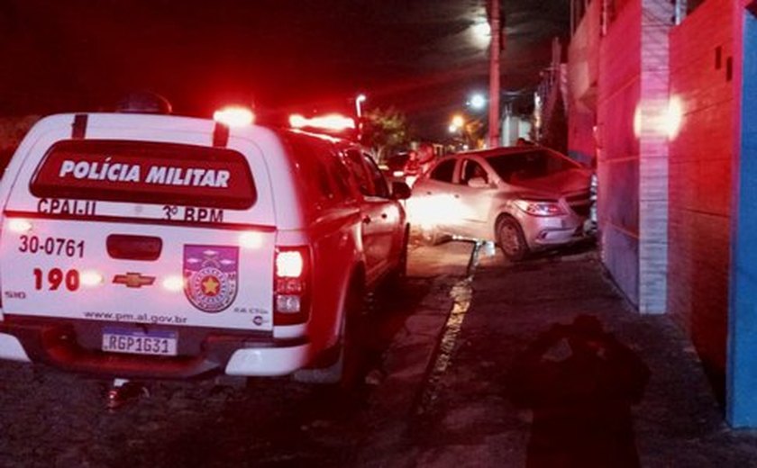 Homem é achado morto dentro de carro em Arapiraca