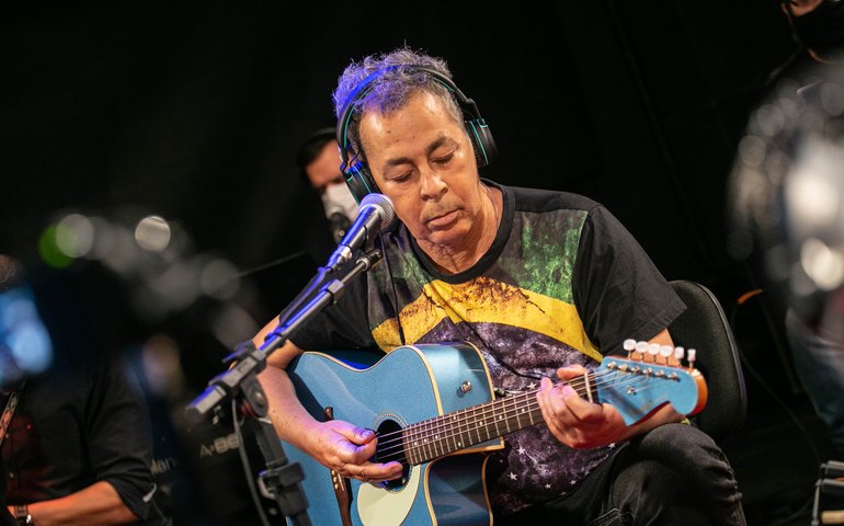 “Na Rua, Na Chuva, Na Fazenda (Casinha de Sapê)” faz 50 anos e ressurge em forma de samba-reggae