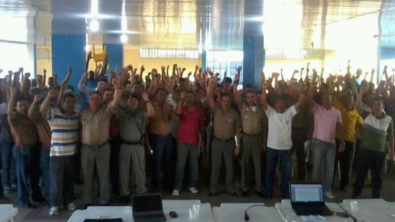Oficiais da PM e do Bombeiros se reunem em assembleia na Assomal