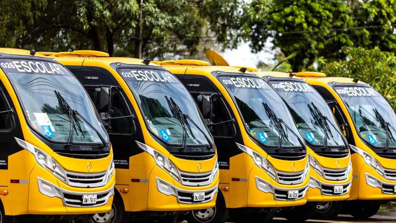 Seduc incentiva imunização de adolescentes com transporte de alunos para ponto de vacinação