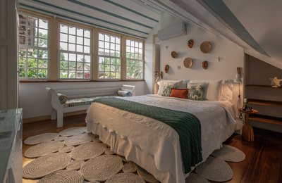 Lendária pousada Sandi inaugura Quadrado Mágico em Paraty  