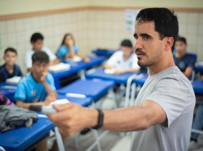 Educação abre inscrições para o Programa Bolsa Mais Professores com auxílio de R$ 2,1 mil