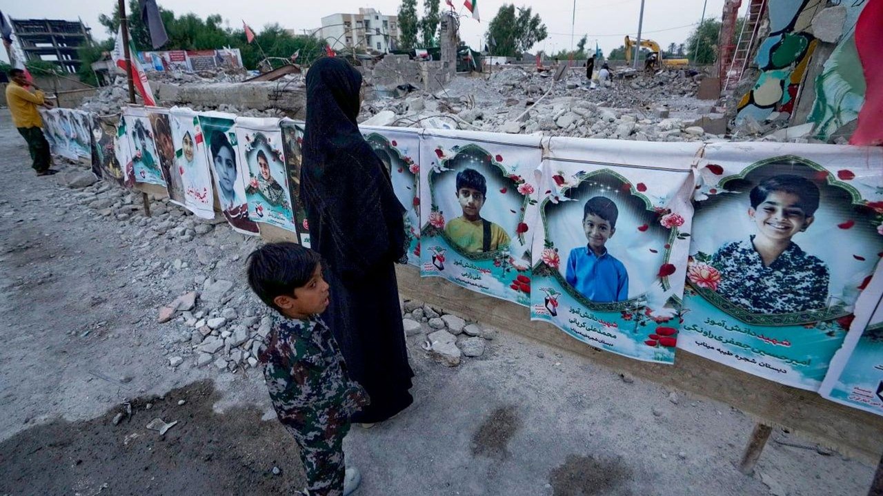 Erros de inteligência e a confiança na IA levaram ao ataque dos EUA à escola iraniana de Minab, diz mídia