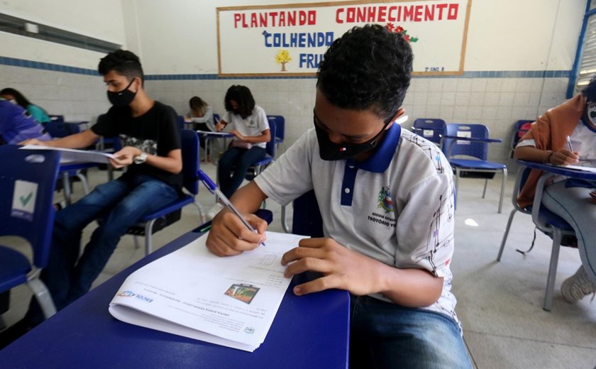 Educação avalia fluência de 184 mil estudantes da rede pública em matemática e língua portuguesa, em outubro