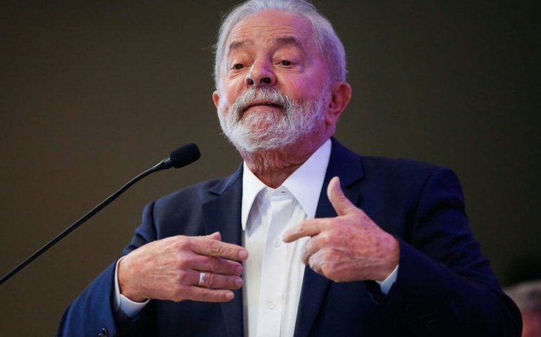 Lula quer foco em obras e habitação