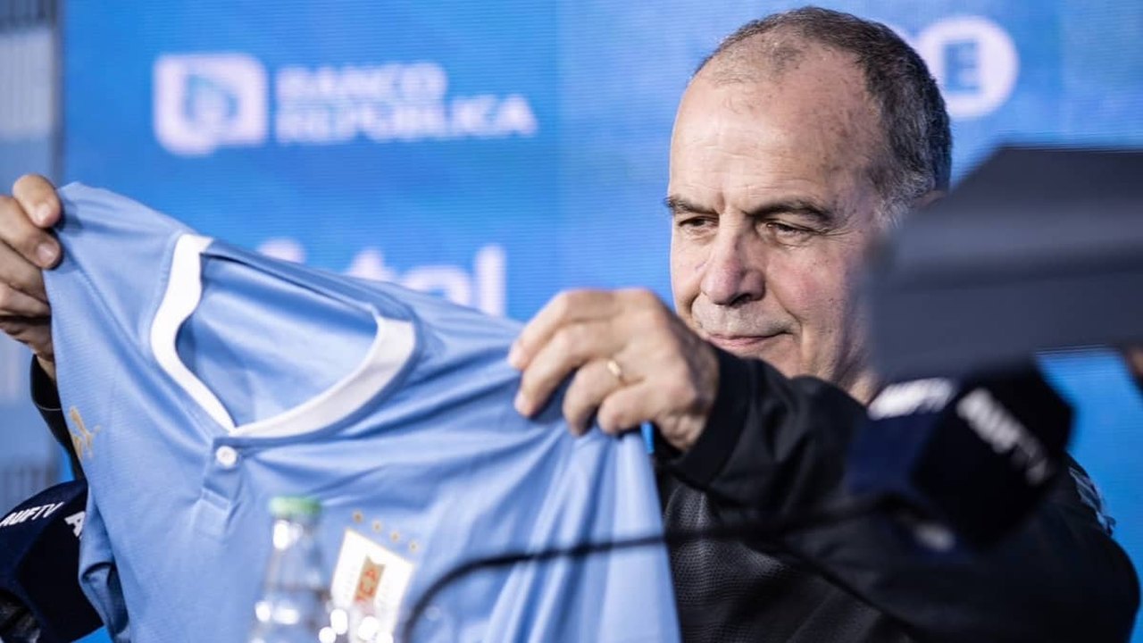 Uruguai de Bielsa tem atuação soberana na Bombonera e vence a Argentina por 2 a 0