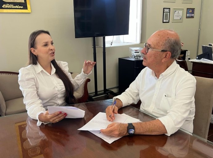 Prefeito Ronaldo Lopes cria novo incentivo financeiro para servidores da Secretaria de Saúde