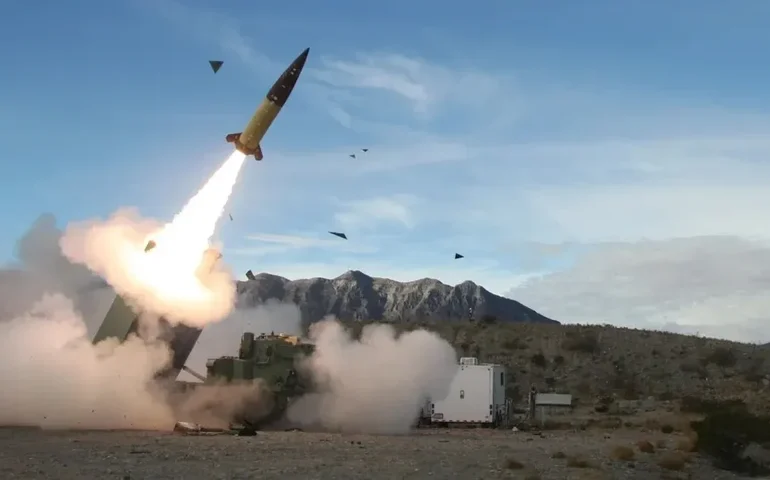 Foguete alemão, primeiro lançamento orbital da Europa continental, cai em 18 segundos