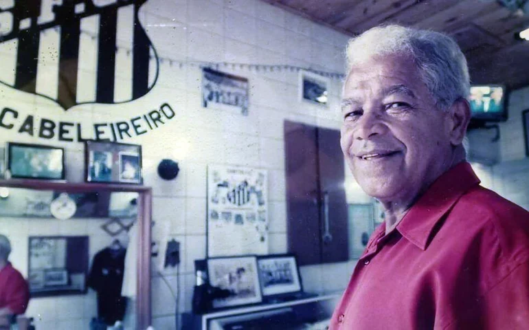 Morre Didi, o barbeiro que eternizou o topete do Rei Pelé