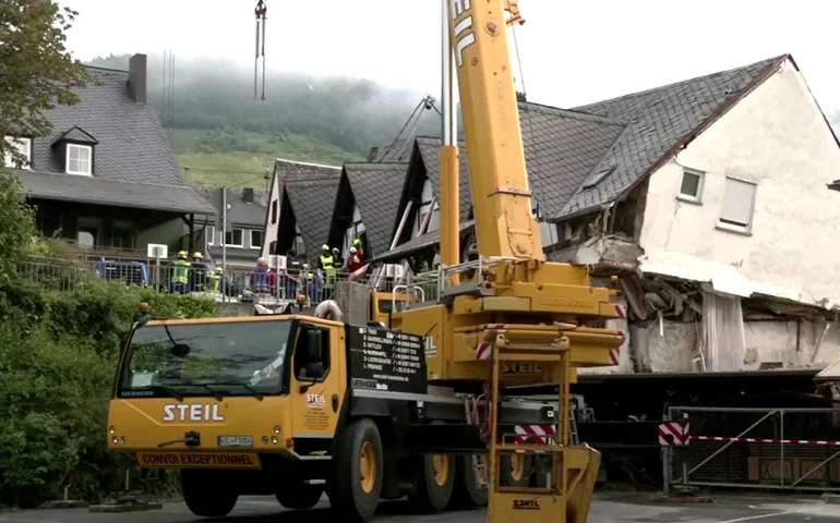 Desabamento de hotel na Alemanha deixa pelo menos um morto e oito soterrados