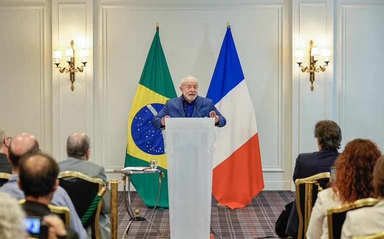 Presidente faz balanço de passagem pela Europa em conversa com jornalistas