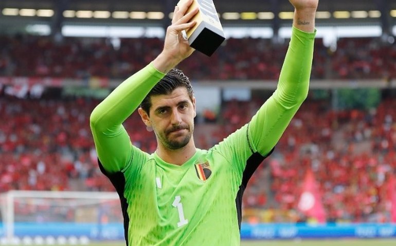 Meia da Bélgica critica Courtois por abandono da seleção após divergências internas