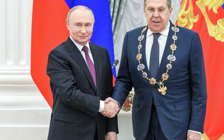 Vladimir Putin parabeniza Sergei Lavrov por receber Ordem do Santo Apóstolo André, o Primeiro Chamado