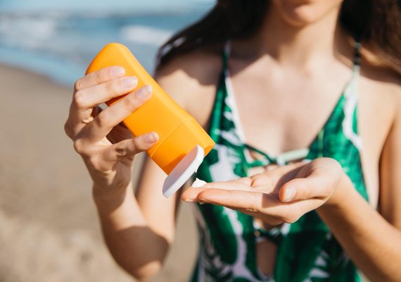 Dermatologista menciona cuidados com a pele na estação das altas temperaturas