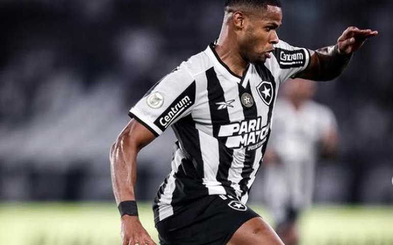 Júnior Santos volta ao Botafogo após negociação frustrada com o Corinthians