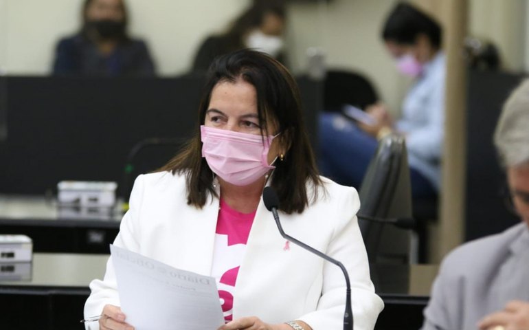 Fátima Canuto comemora sanção da lei que institui a Política de Atenção Integral à Saúde da Mulher