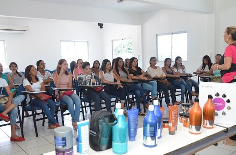 Workshop da beleza leva mais de 30 profissionais a evento em Coruripe