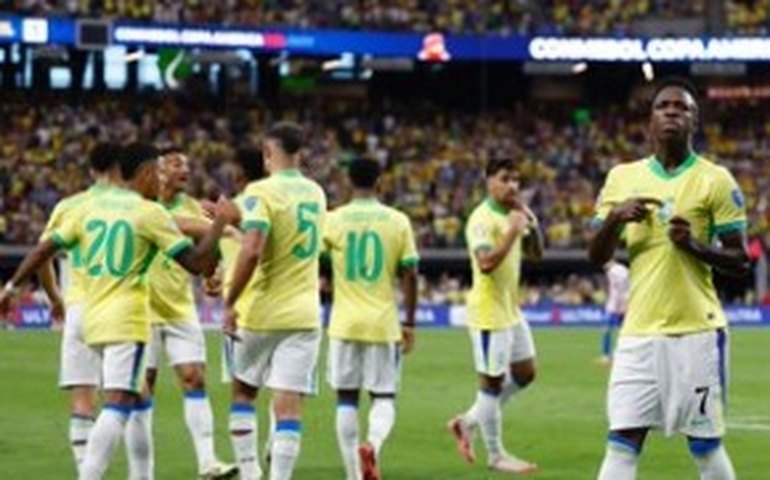 Voo atrasa, mas seleção brasileira é recebida com festa em seu retorno à Califórnia
