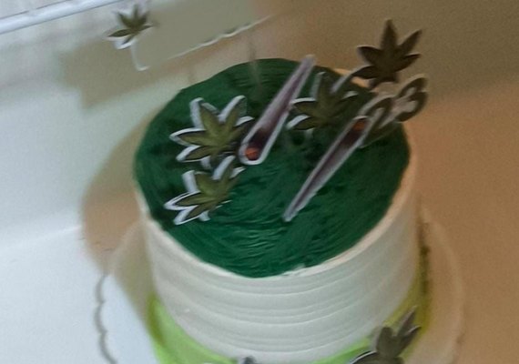 PM flagra festa com bolo temático de maconha e apreende drogas no interior de Alagoas
