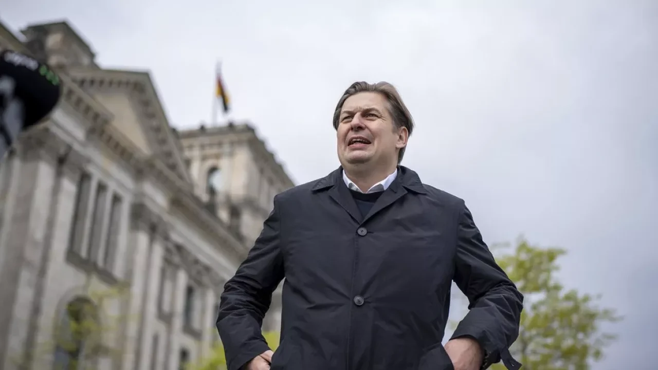 Bloco de ultradireita no Parlamento Europeu exclui partido alemão após polêmica nazista
