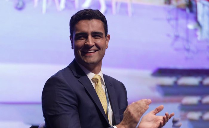 “É hora de Alagoas olhar pra frente”, diz JHC ao anunciar pré-candidatura ao governo