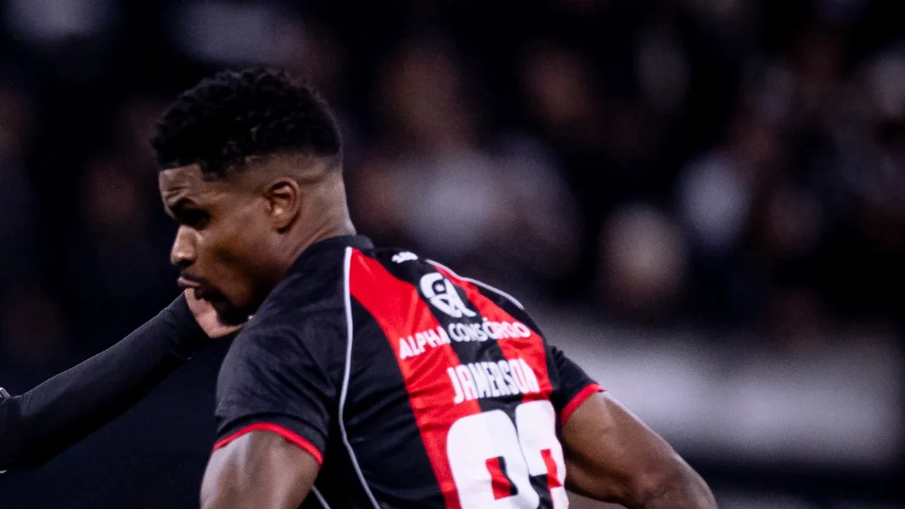 Corinthians empata com o Vitória e segue próximo ao Z-4