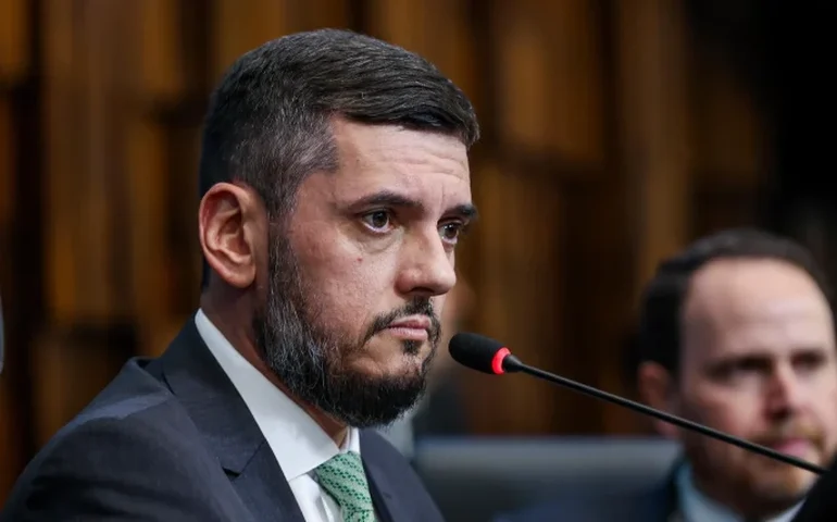 Após prisão de Bacellar, nova família ascende na política: Delaroli assume presidência da Alerj interinamente, e partido faz planos para 2026