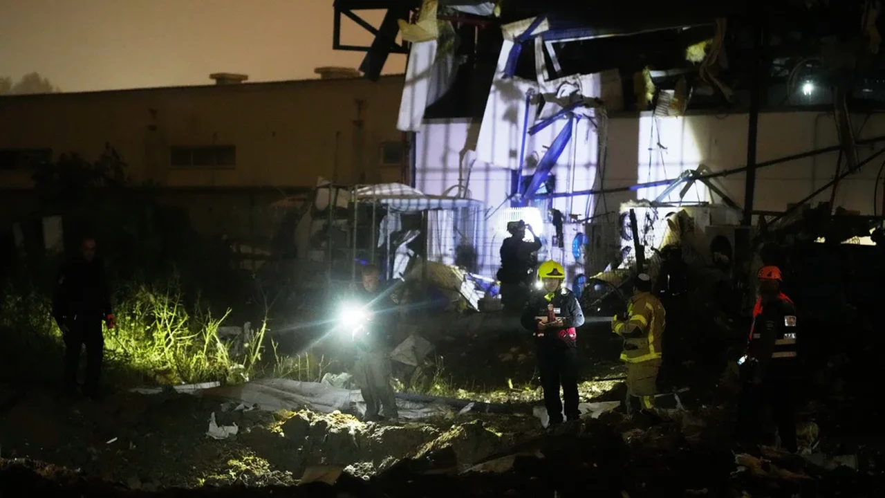 Irã ataca alvos em todo o Oriente Médio, enquanto Israel e os EUA atingem Teerã, e a guerra não dá sinais de arrefecimento