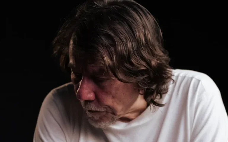 Crítica: Lenine faz um dos discos do ano simplesmente ao ser Lenine