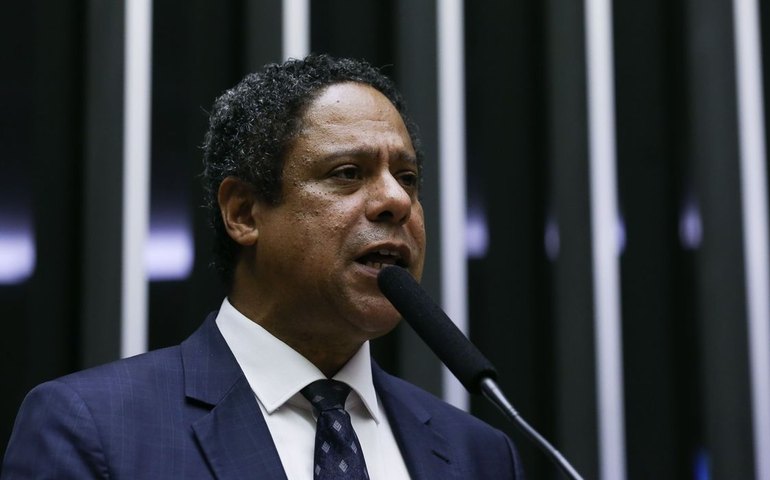 Orlando Silva acusa big techs de 'ação suja' e 'sabotagem' contra PL das Fakes News