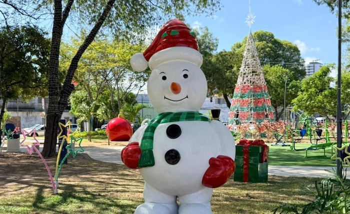 Parque do Centenário tem decoração especial e também Vila de Natal, com quiosques de artesanato e gastronomia