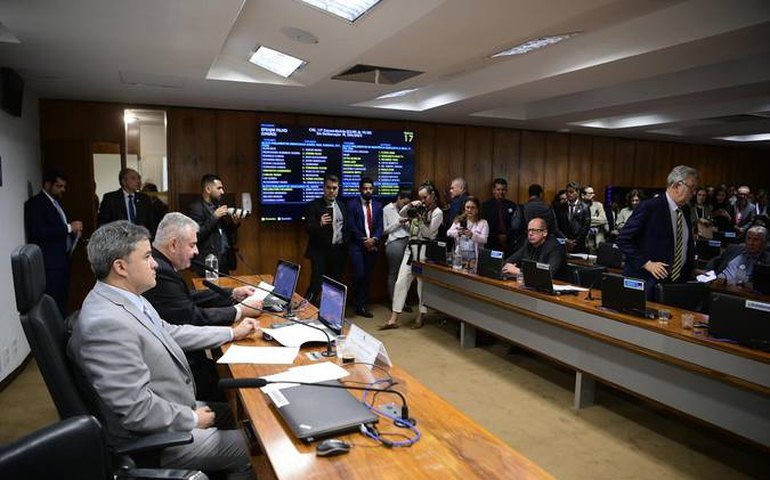 Aprovado na CE passe livre no transporte público para estudantes