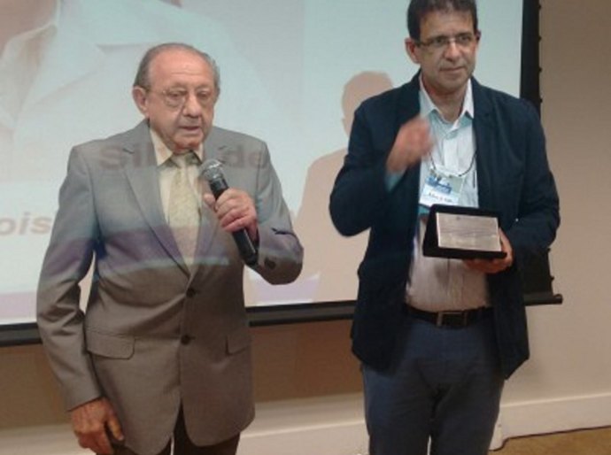 Simpósio de Cirurgia Segura homenageia o médico François Oliveira