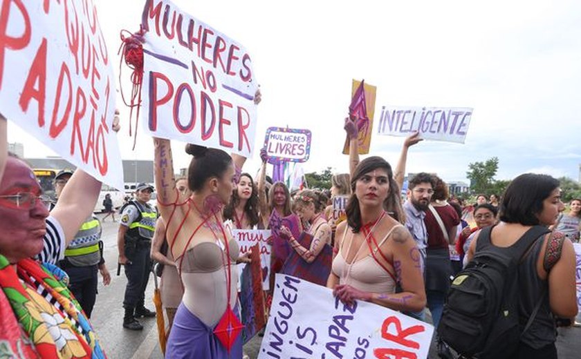 Mulheres fazem atos no Rio e em Brasília