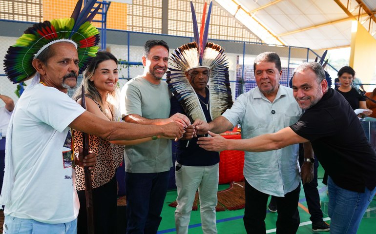 Governador Paulo Dantas entrega ambulância de transporte sanitário para o município de Joaquim Gomes