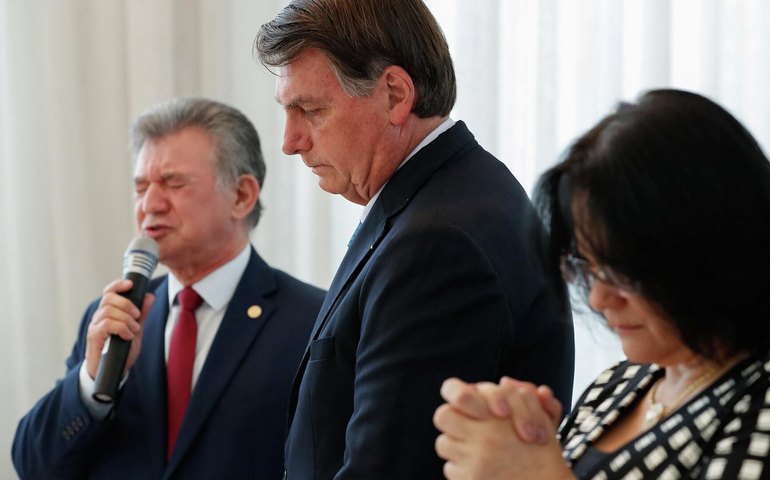 Moraes autoriza visita de Damares a Bolsonaro às vésperas do julgamento da trama golpista; senadora diz que vai 'orar' com ele