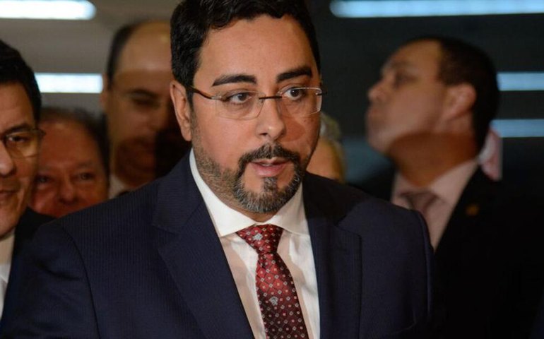 Bretas ordena sequestro de R$ 237 milhões em bens do advogado de Lula