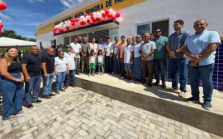 Volta às aulas em Branquinha é marcada por inauguração de escola, entrega de mobiliários e kits escolares