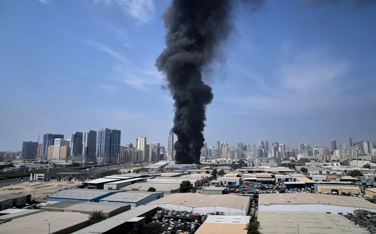 Israel ataca Teerã enquanto Trump sinaliza disposição para dialogar com os novos líderes do Irã