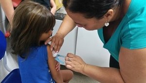 Ministério prioriza vacinação contra dengue para pessoas entre 6 e 16 anos