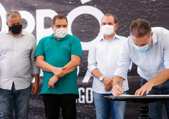 Governador dá início as obras do Pró-Estrada em Delmiro Gouveia