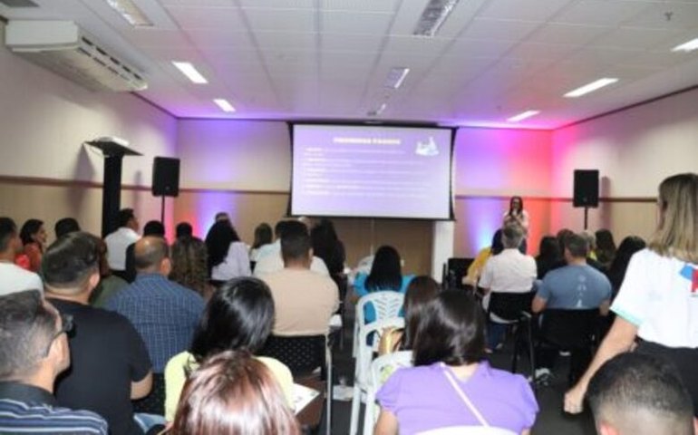 Debate sobre comunicação institucional lota sala no Congresso dos Municípios