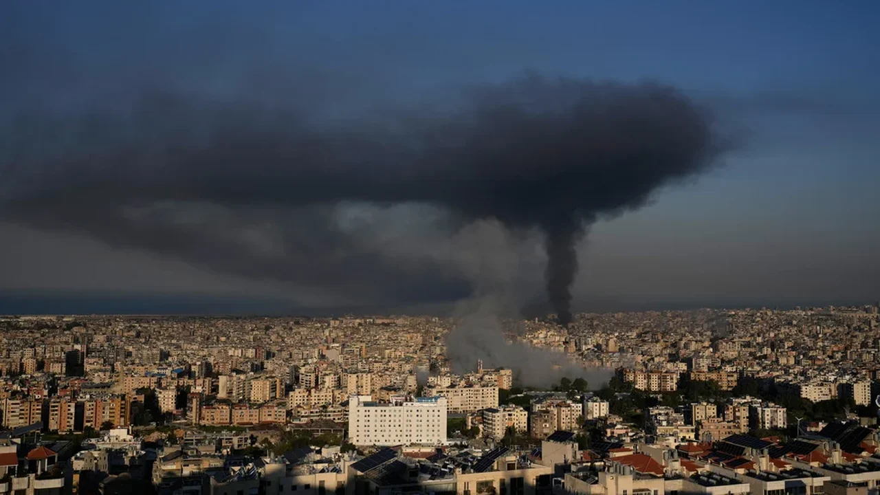 Israel envia tropas para o sul do Líbano enquanto o Hezbollah afirma estar pronto para uma guerra aberta