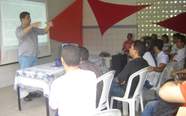 Simpósio discute novos desafios para educação de surdos em Alagoas