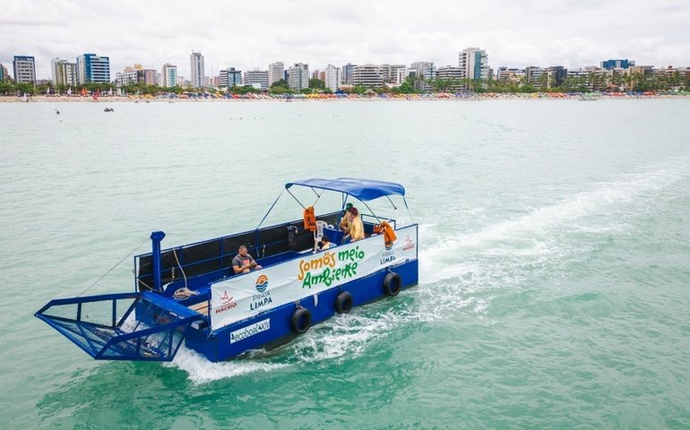 Ecoboat retira mais de mil toneladas de lixo da lagoa Mundaú e praias de Maceió