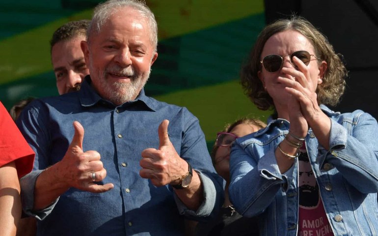 Com quórum baixo, Lula atrasa início de ato político no 1º de maio