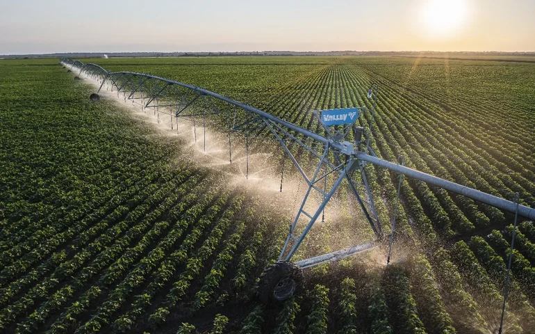 Com 47% do mercado mundial, Valley aposta em irrigação conectada para dobrar a produtividade do campo brasileiro
