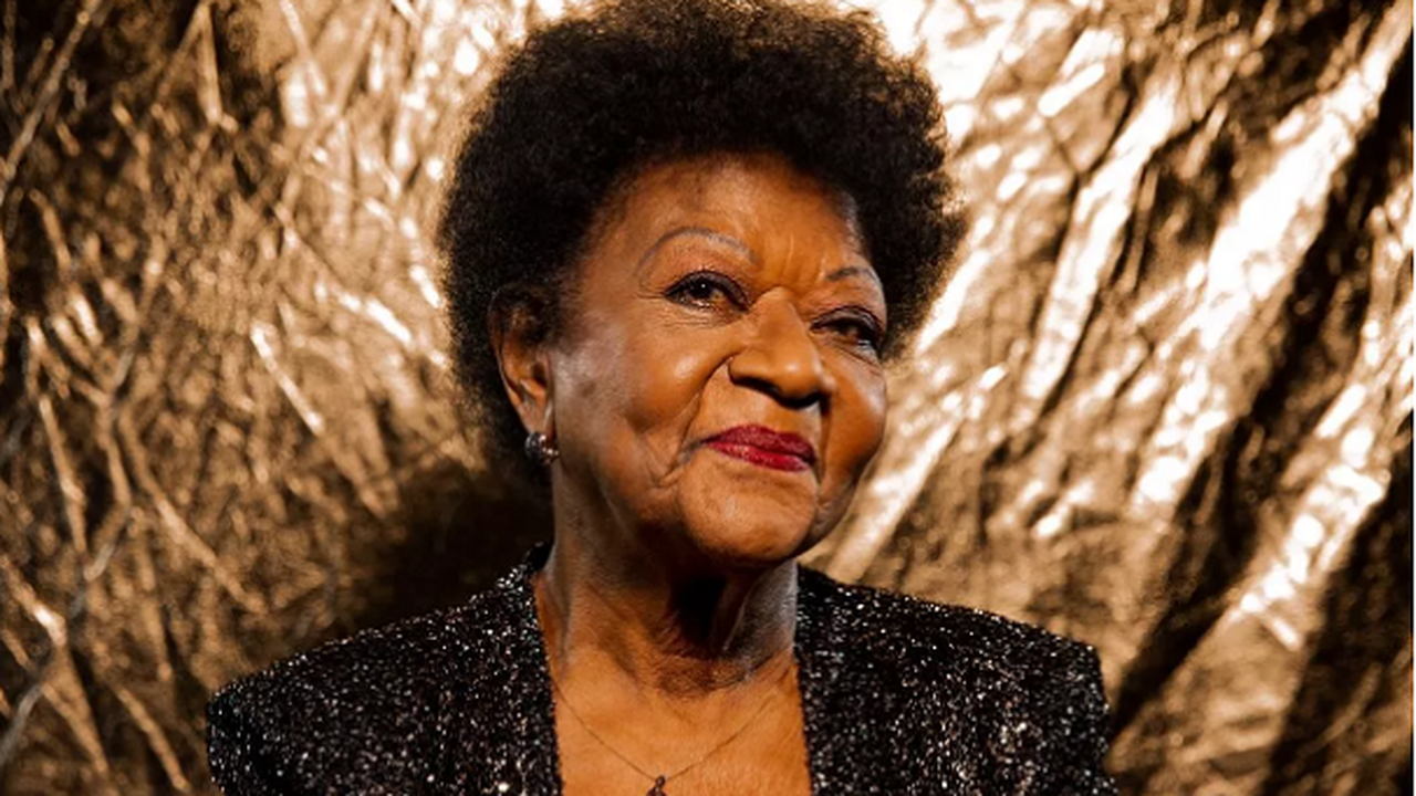 Alaíde Costa lança inédita de Brown e Marisa Monte